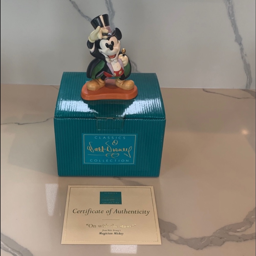 Walt Disney Collection “On with the show!” From Walt Disney’s magician Mickey